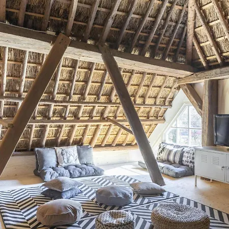 Lush In Close To The Sea And Forest * Groet